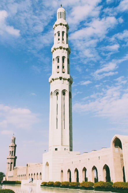 رحلات إلى مسقط